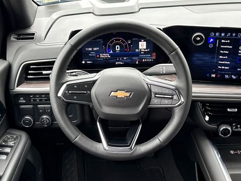 Certified 2025 Chevrolet Suburban Premier image 25