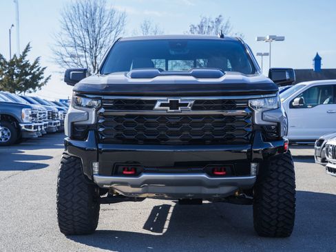 Used 2024 Chevrolet Silverado 1500 ZR2 w/ Technology Package image 2
