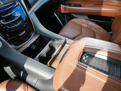 Used 2019 Cadillac Escalade Premium Luxury AWD/4WD image 18