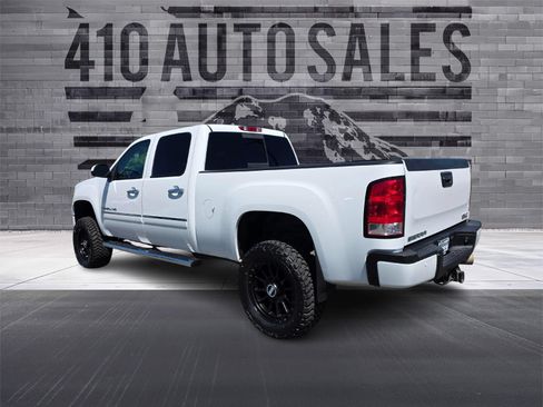 Used 2011 GMC Sierra 2500 Denali AWD/4WD image 8