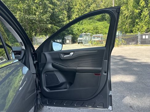 New 2025 Ford Escape SE image 32