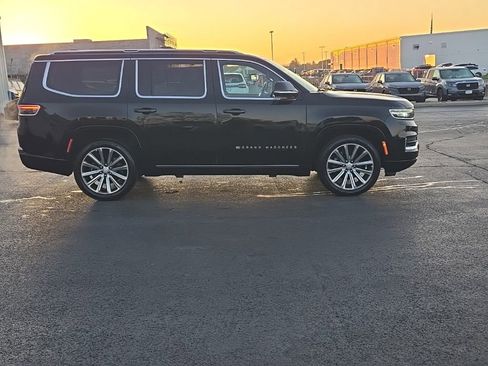 Used 2023 Jeep Grand Wagoneer Series II w/ Flexible Seating Group AWD/4WD image 10