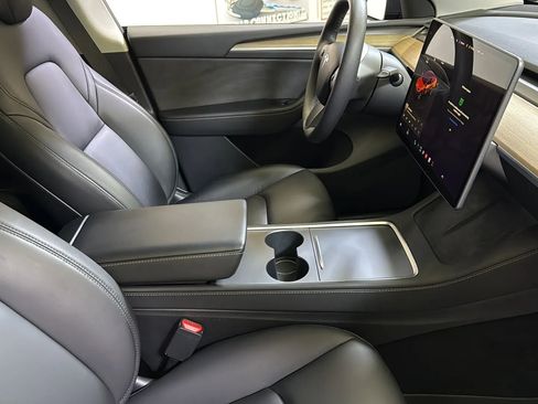 Used 2023 Tesla Model Y Long Range AWD/4WD image 17