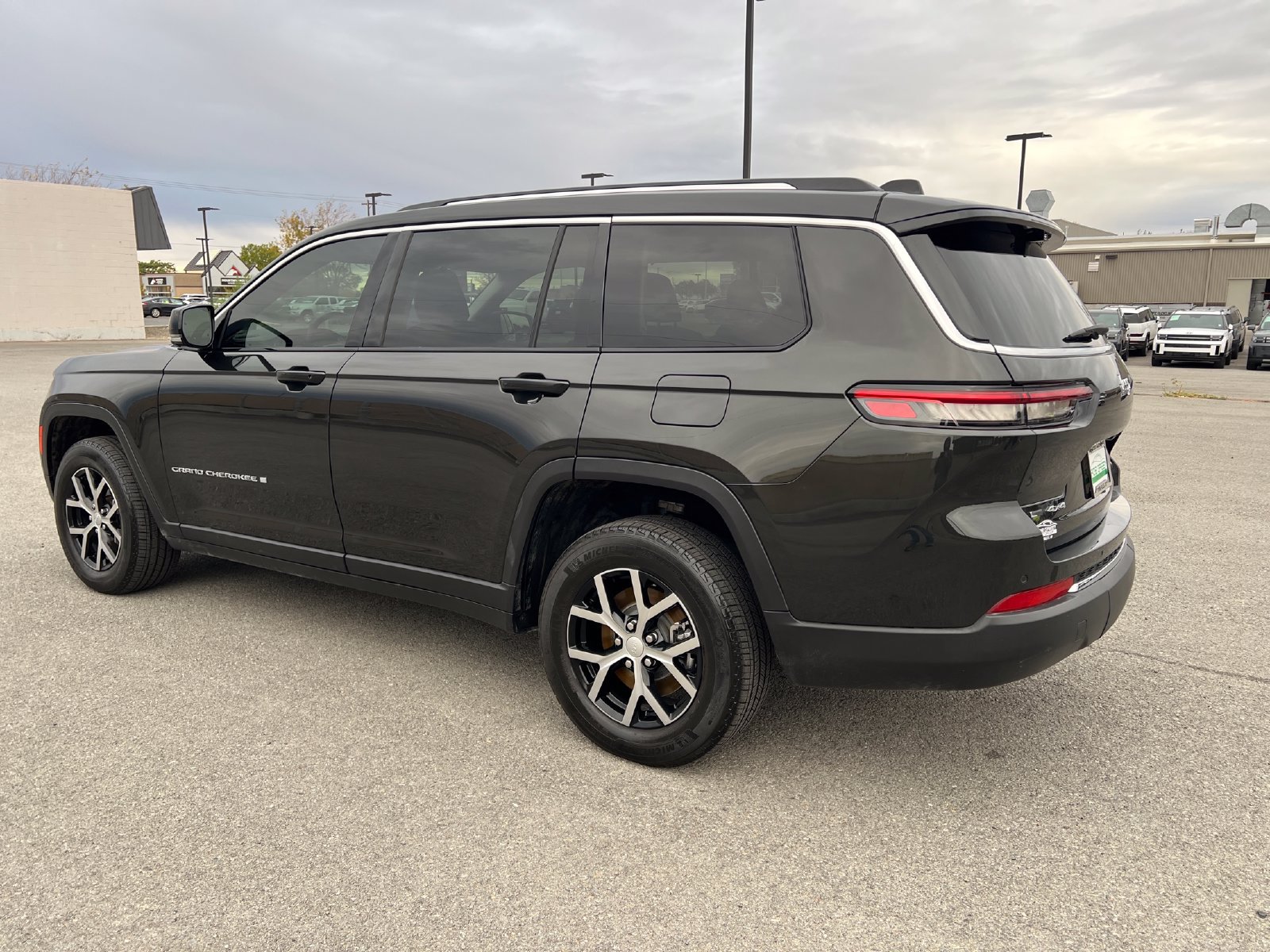 Used 2023 Jeep Grand Cherokee L Limited w/ Luxury Tech Group II AWD/4WD image 5