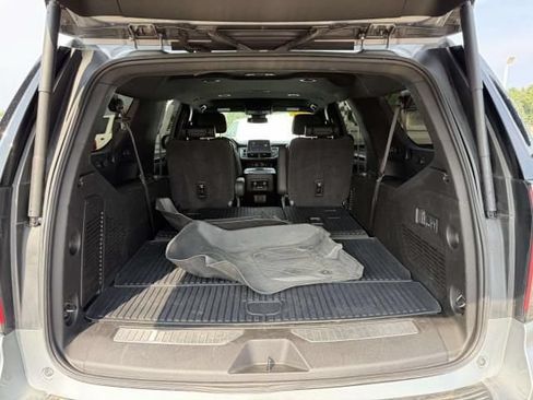 Used 2024 Chevrolet Suburban RST w/ Luxury Package AWD/4WD image 8