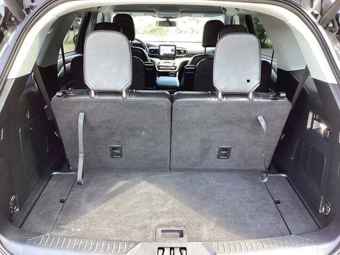 Used 2022 Ford Explorer XLT w/ Equipment Group 202A image 9