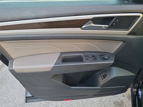 Used 2023 Volkswagen Atlas SE w/ Panoramic Sunroof Package image 16