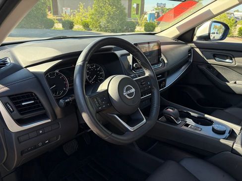 Used 2024 Nissan Rogue SV w/ SV Premium Package AWD/4WD image 13