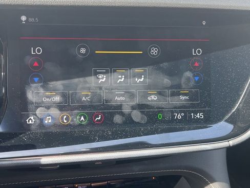 Used 2022 Buick Envision Avenir w/ Technology Package II image 2