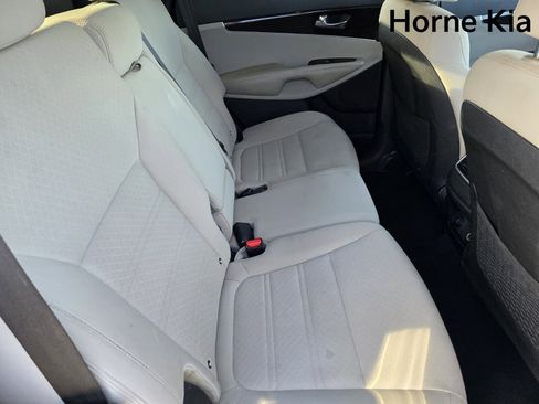 Used 2020 Kia Sorento LX image 28