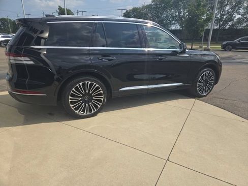 Used 2025 Lincoln Aviator Black Label AWD/4WD image 11
