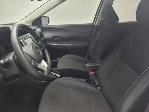 Used 2021 Nissan Kicks S FWD image 17
