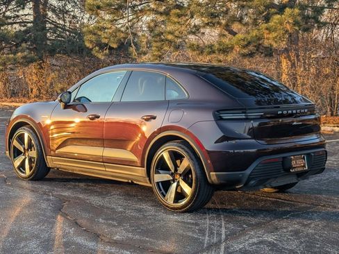 Certified 2025 Porsche Macan Electric image 3