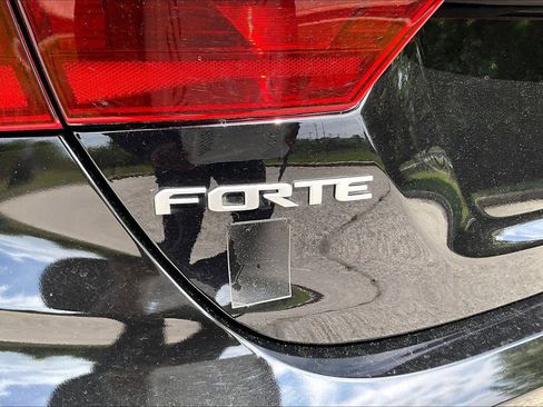 Used 2023 Kia Forte LXS FWD image 10