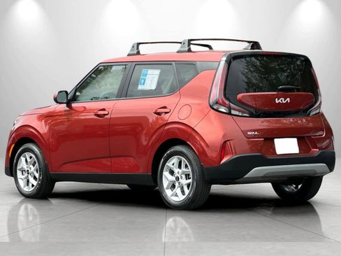 Used 2023 Kia Soul LX w/ LX Technology Package FWD image 6
