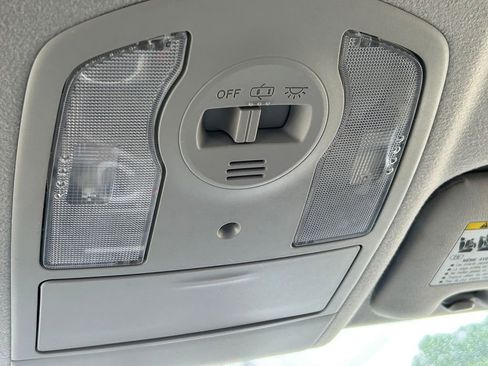 Used 2014 Toyota Prius Plug-In Hybrid image 19