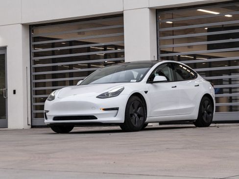 Used 2023 Tesla Model 3 Standard Range image 5