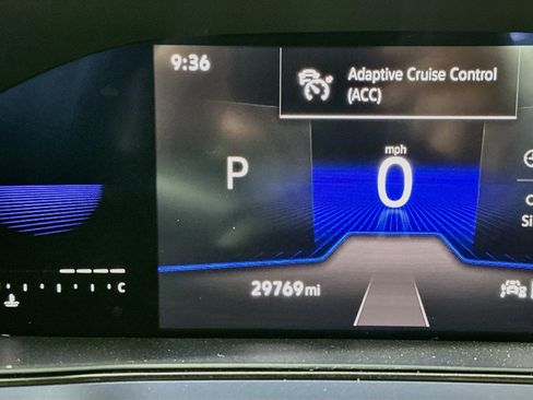 Used 2023 Volkswagen Taos SE w/ Panoramic Sunroof Package FWD image 18
