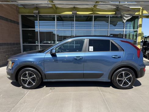 Used 2025 Kia Niro EX FWD image 7