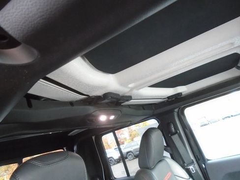 Certified 2024 Jeep Gladiator Rubicon image 16