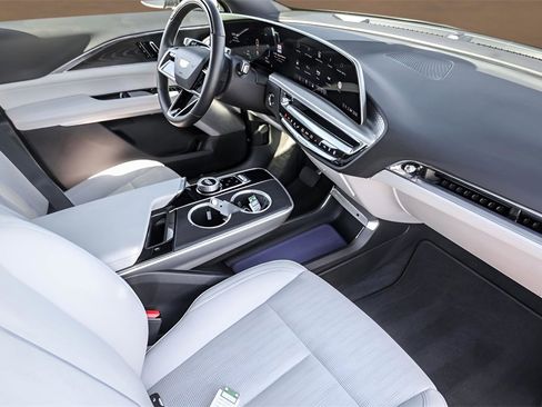 Certified 2024 Cadillac Lyriq Sport image 28