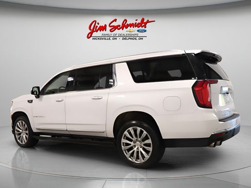 Used 2023 GMC Yukon XL Denali AWD/4WD image 4