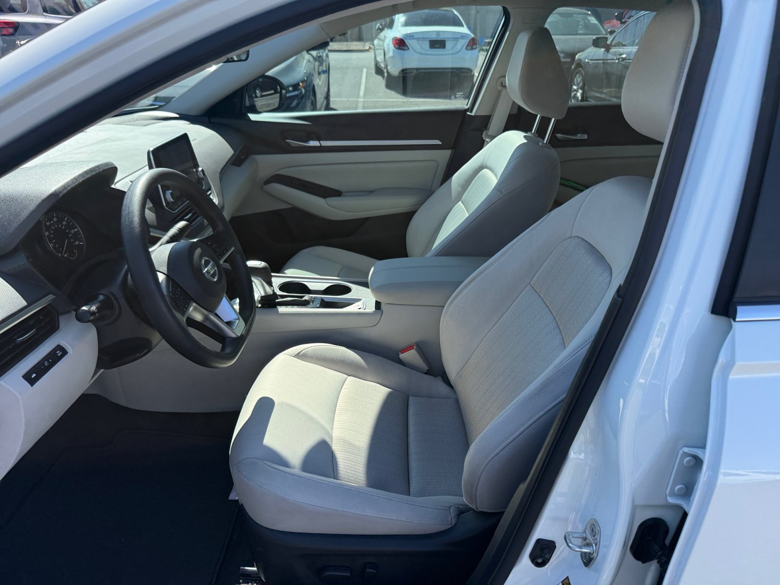 Used 2022 Nissan Altima 2.5 SV FWD image 12