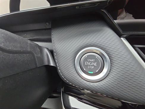 New 2025 Chevrolet Equinox LT w/ Convenience Package II image 17