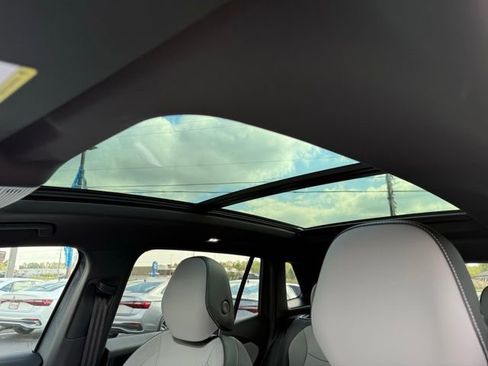 New 2025 Volkswagen Tiguan SE R-Line image 7