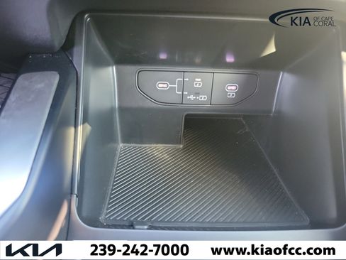 Used 2024 Kia Sorento LX FWD image 27