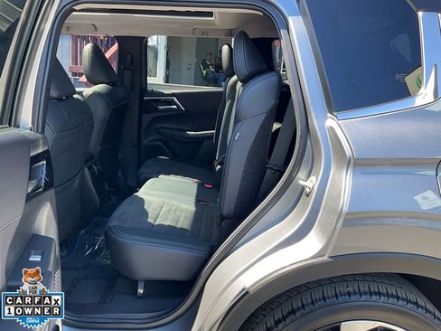 Used 2024 Mitsubishi Outlander SE image 25