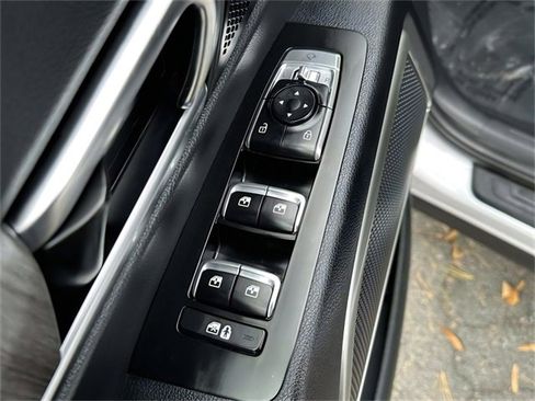 Used 2023 Kia Telluride EX w/ EX Captain's Chair Package image 19