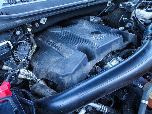 Used 2018 Ford F150 XLT w/ Equipment Group 302A Luxury AWD/4WD image 32