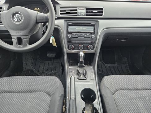 Used 2013 Volkswagen Passat 2.5 S image 12