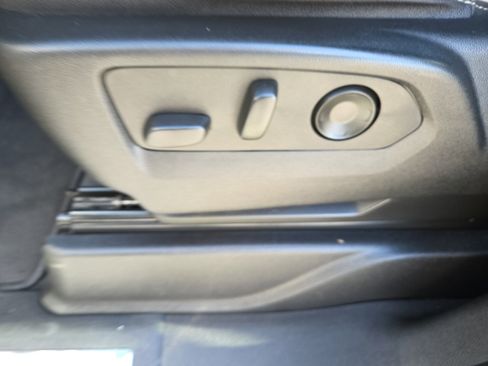 Used 2023 Chevrolet Suburban Premier image 17