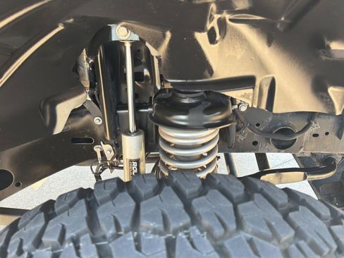 Used 2022 Jeep Gladiator Rubicon w/ Cold Weather Group AWD/4WD image 9