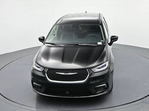 Used 2024 Chrysler Pacifica Touring-L FWD image 18