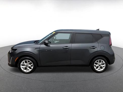 Used 2025 Kia Soul LX w/ LX Technology Package FWD image 9
