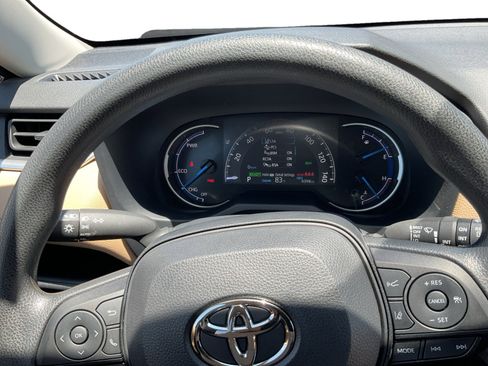 Used 2025 Toyota RAV4 XLE AWD/4WD image 12
