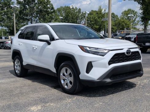 Used 2023 Toyota RAV4 LE FWD image 8
