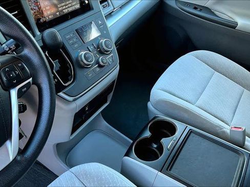 Certified 2017 Toyota Sienna LE image 16