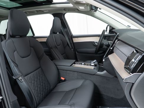 New 2026 Volvo XC90 T8 Plus w/ Protection Package Premier AWD/4WD image 22