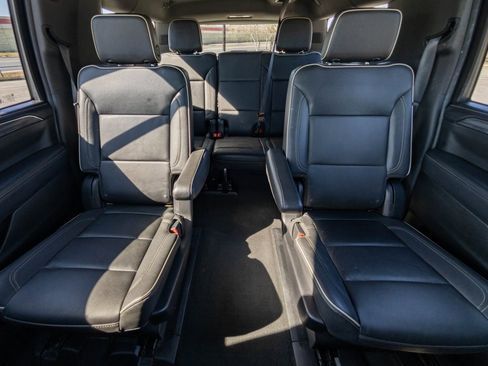 Used 2023 GMC Yukon XL SLT w/ SLT Premium Package image 20