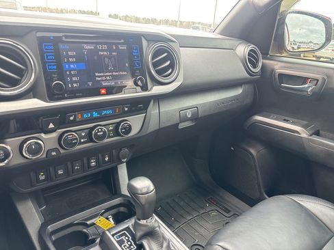 Used 2017 Toyota Tacoma TRD Off-Road image 14