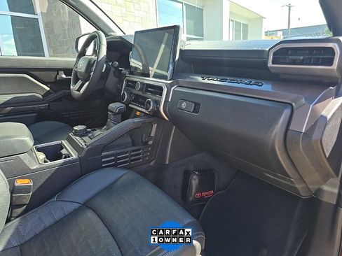 Used 2025 Toyota Tacoma TRD Sport image 43