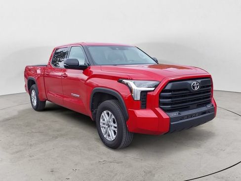 Used 2022 Toyota Tundra SR5 w/ SR5 Premium Package AWD/4WD image 3