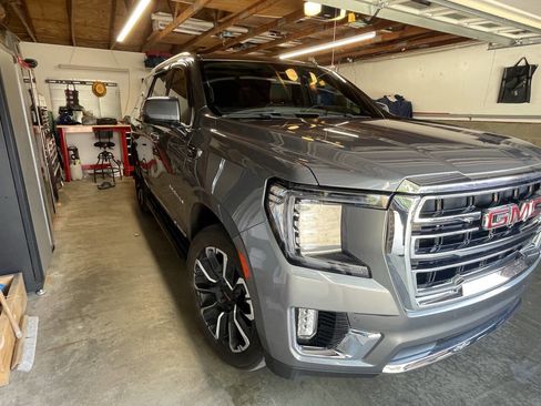 Used 2022 GMC Yukon SLT w/ SLT Premium Package image 4