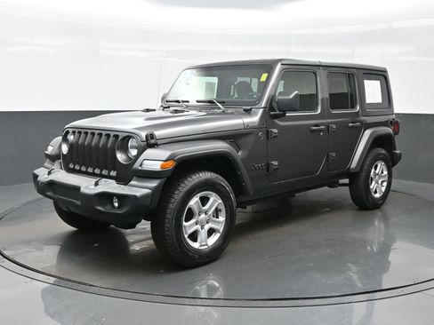 Used 2022 Jeep Wrangler Unlimited Sport image 2