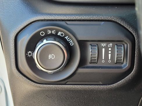 Used 2021 Jeep Wrangler Unlimited Sahara AWD/4WD image 26