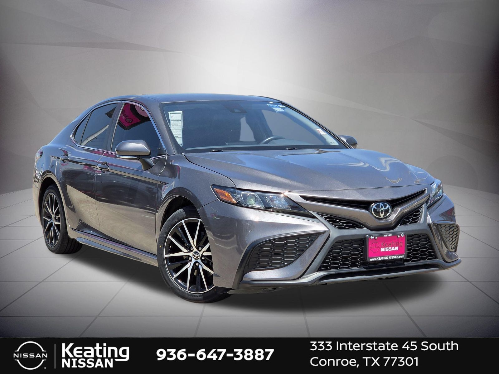 Used 2024 Toyota Camry SE FWD image 3